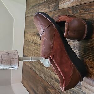 Clarks Women's‎ Leather & Suede Slip On Casual Flats. Size 10